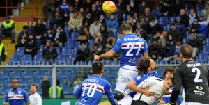 14-02-16 SAMPDORIA-ATALANTA CAMPIONATO SERIE A TIM 15-16 FABIO QUAGLIARELLA IN DIFESA RESPINGE