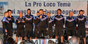 15-07-17 SAMPDORIA-FESTA IN PIAZZA A TEMU CON STAFF E NUOVI LO STAFF SUL PALCO